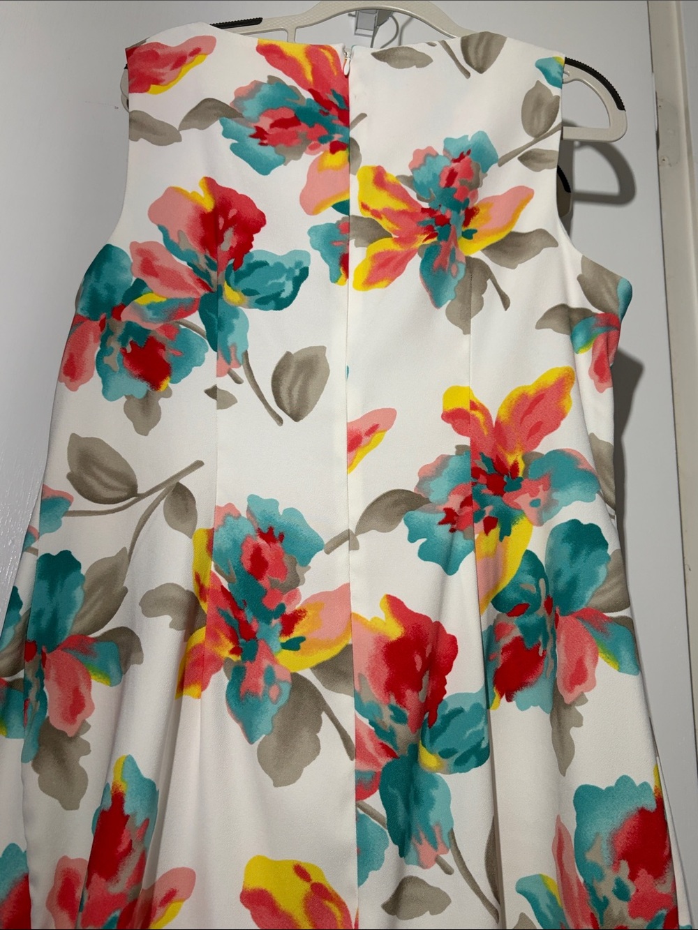 AGB White Sleeveless Sheath Dress with Teal, Coral, Yellow Floral Print - Picture 8 of 10